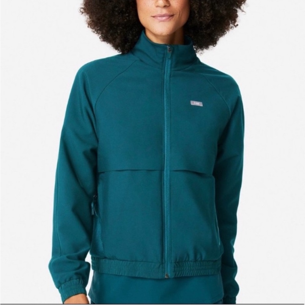 FIGS Sydney Scrub Jacket in Caribbean Blue size Small
